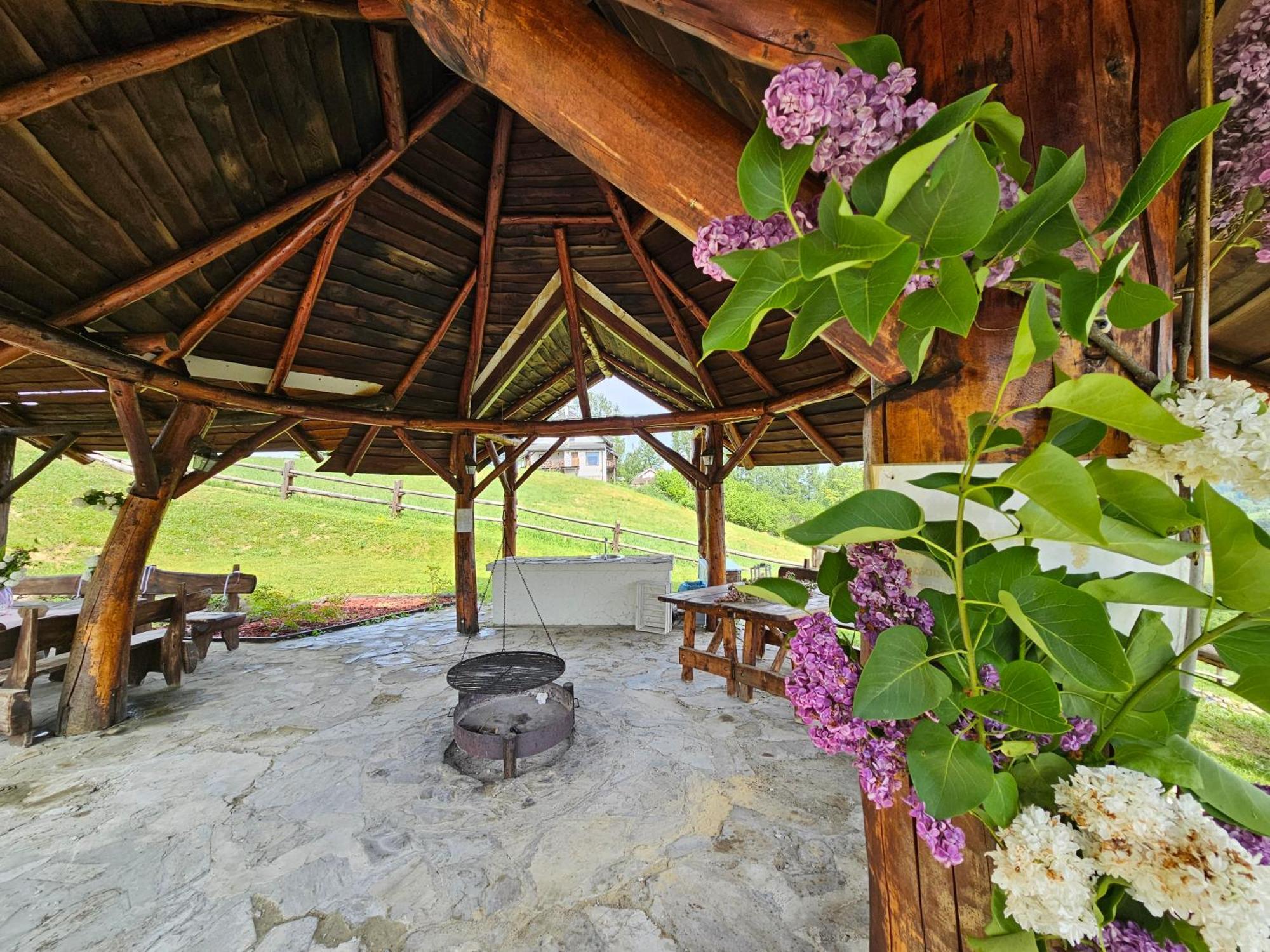 Chata W Bieszczadzie Apartamenty I Domki Z Basenem Bieszczady Polańczyk Esterno foto