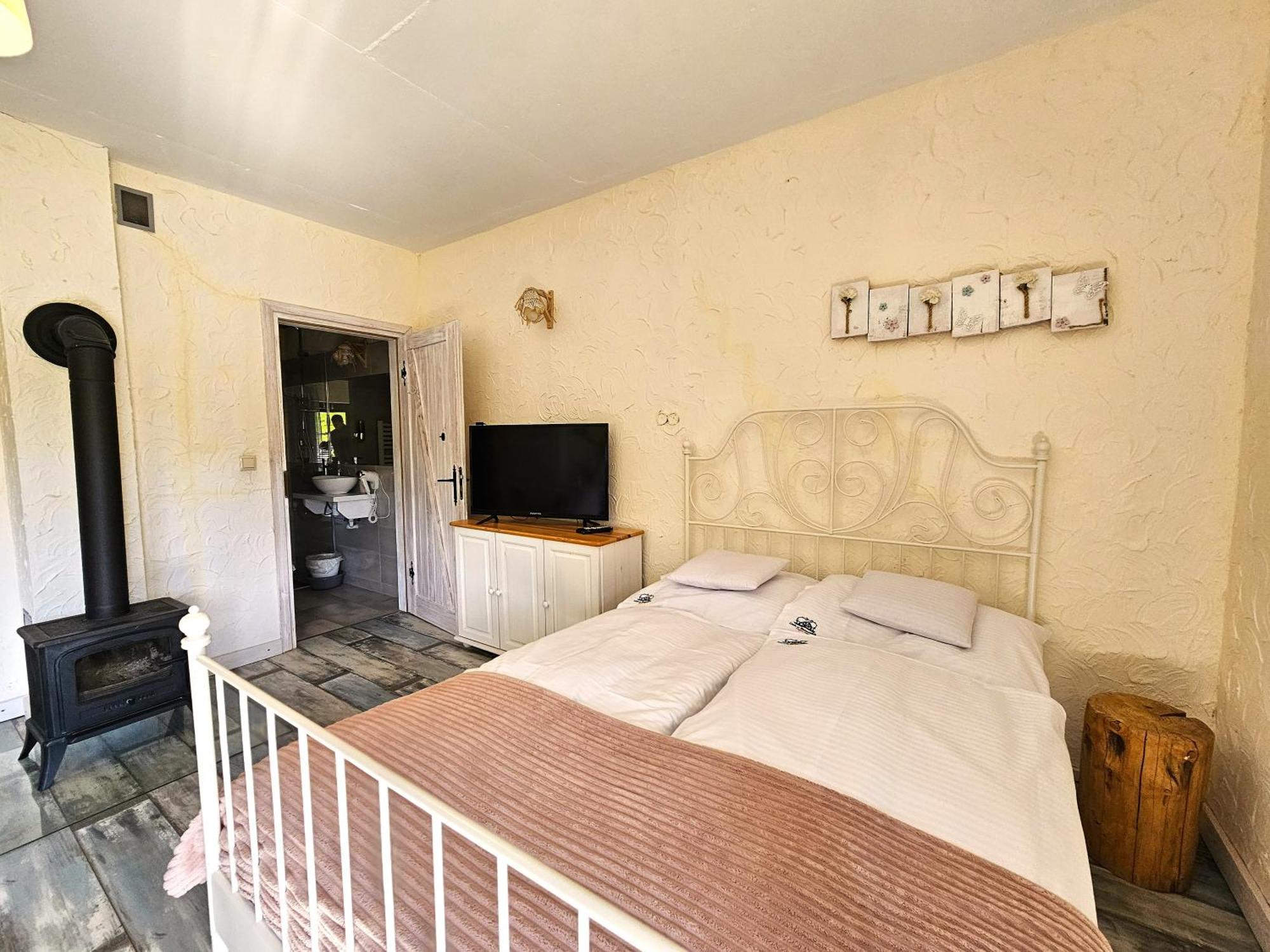 Chata W Bieszczadzie Apartamenty I Domki Z Basenem Bieszczady Polańczyk Esterno foto